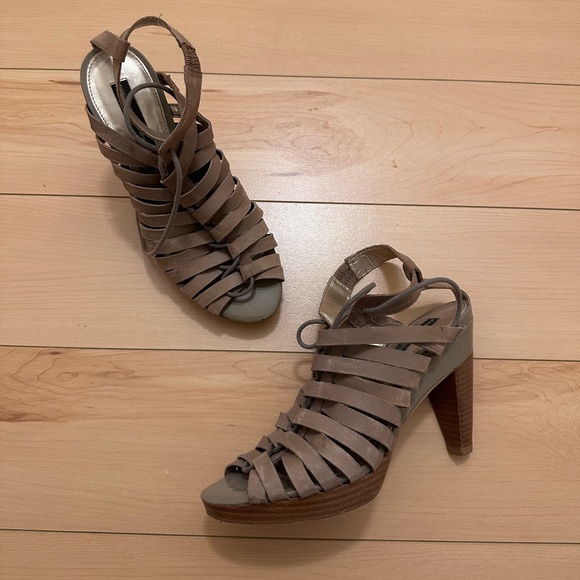 Beige pumps - Picture 2 of 2